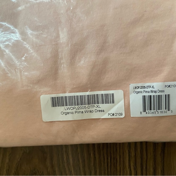 Lunya organic pinya wrap dress in limited edition dulcet petal NWT - Picture 7 of 7